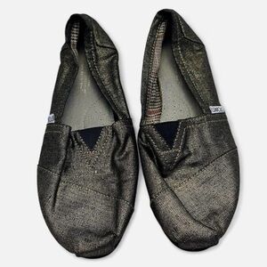 TOMS Classic Slip-Ons – Metallic Black Gold – W9